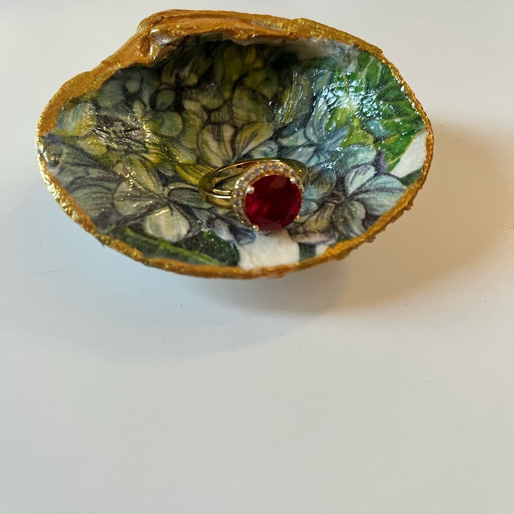 Handmade Hydrangea Decoupage Clam Shell - Picture 2 of 3
